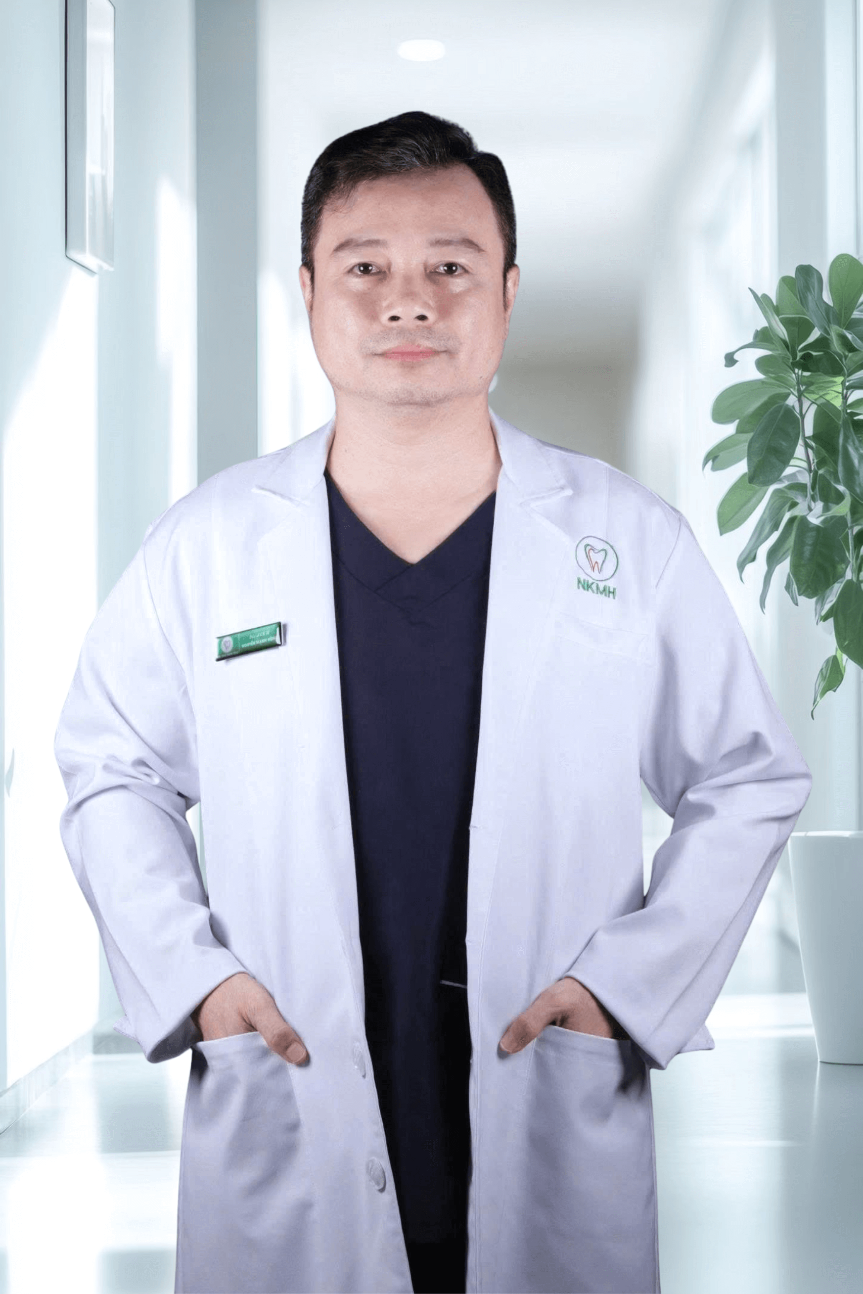 Bác sĩ Nguyễn Mạnh Hùng