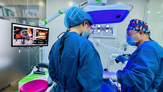 Trồng răng implant tại Nha khoa Mạnh Hùng - Ứng dụng công nghệ robot định vị X-GUIDE