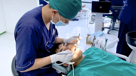 Lấy cao răng định kỳ tại nha khoa Mạnh Hùng